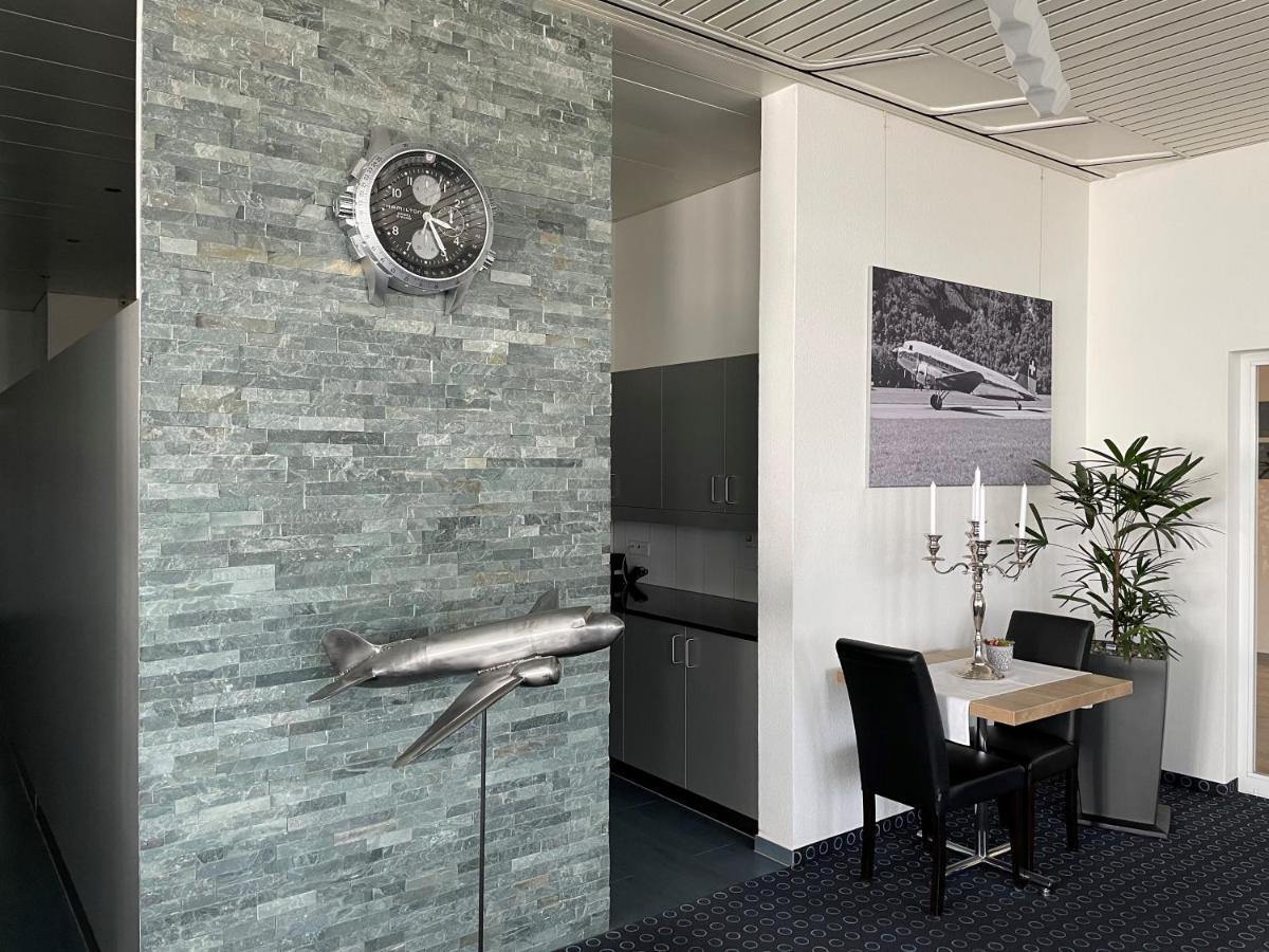 Airporthotel Гренхен Екстериор снимка