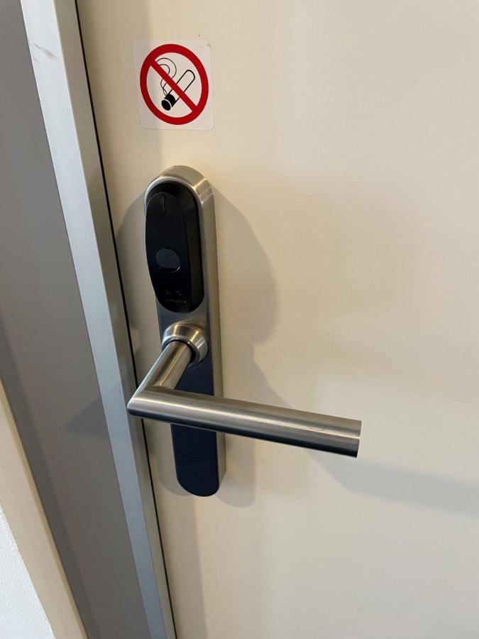 Airporthotel Гренхен Екстериор снимка