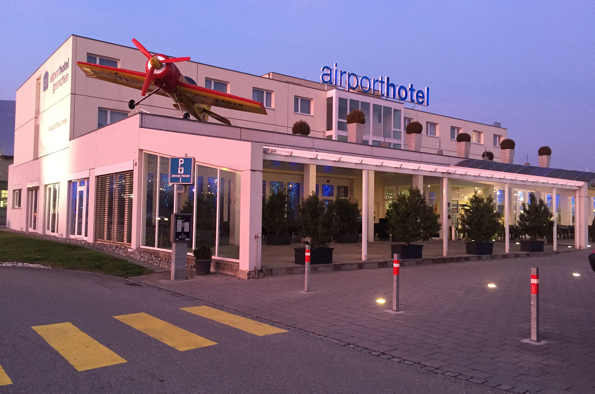 Airporthotel Гренхен Екстериор снимка