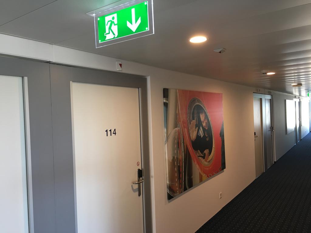 Airporthotel Гренхен Екстериор снимка