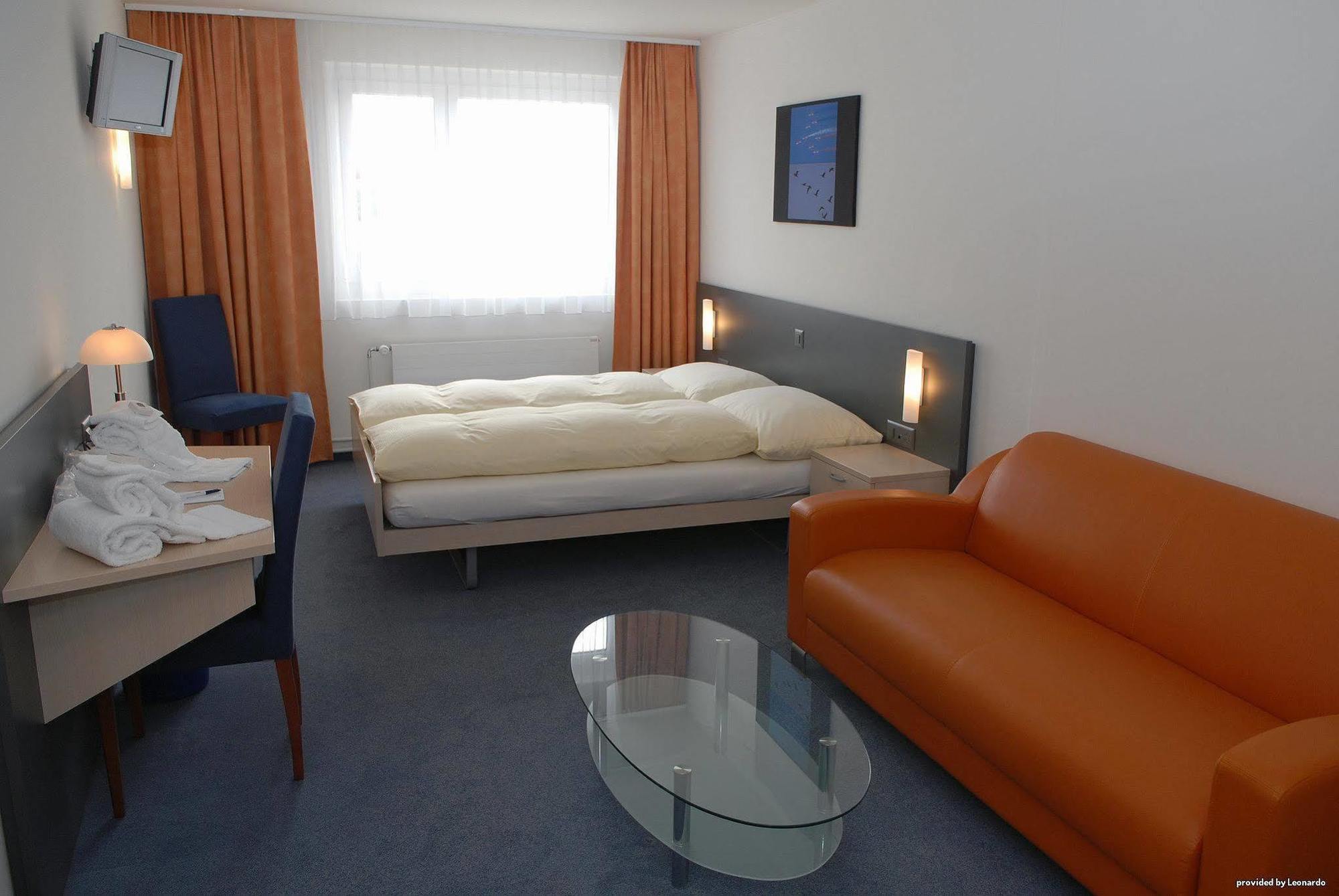 Airporthotel Гренхен Екстериор снимка