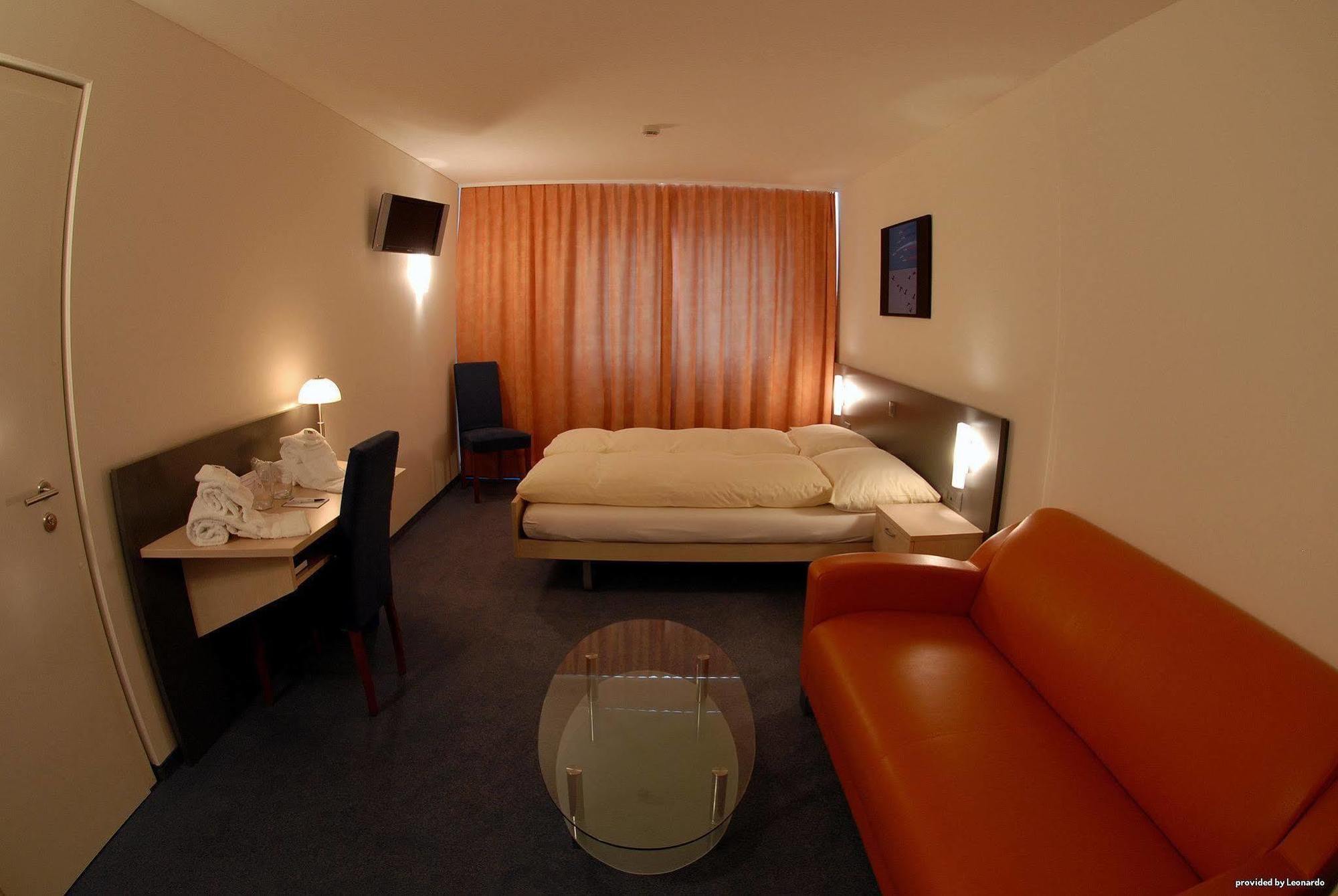Airporthotel Гренхен Екстериор снимка